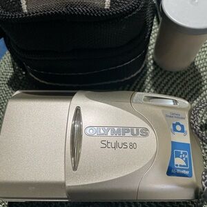 Olympus Stylus 80 in Metallic Gray